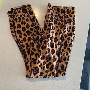 Fabletics oasis 7/8 leopard leggings